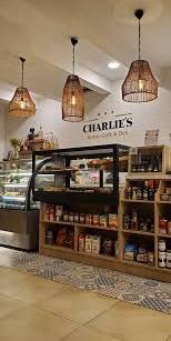 Interior del local Charlie's Salinas